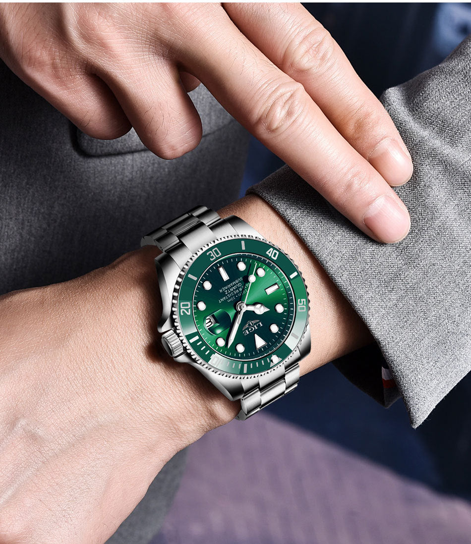 Masculine Signature Stainless Diver Watch