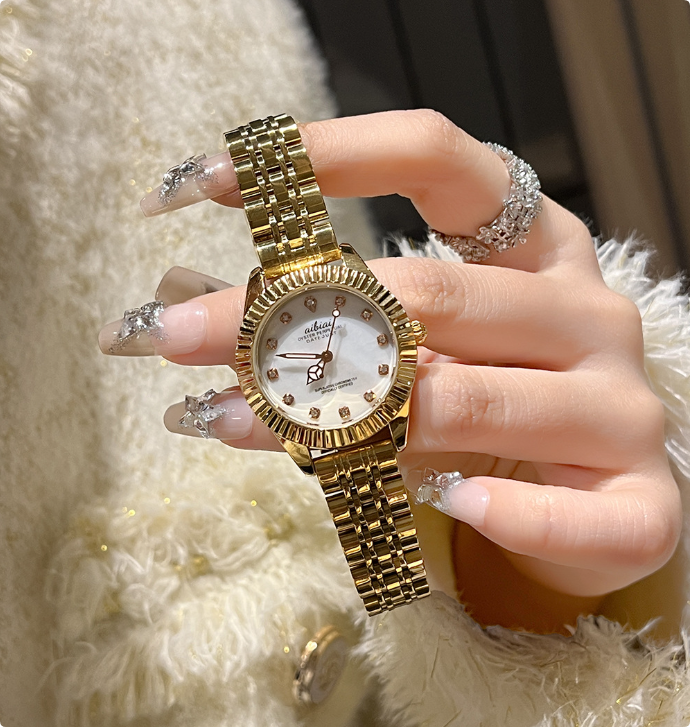 Montre classique en cristal luxueuse